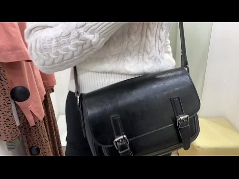 ❤️ Gənc qadın FeralBerry-nin fitinq otağında dildo ilə ictimai masturbasiyası Anal video bizdə ❌️❤